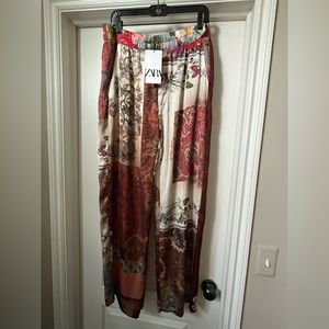 Brand New w/tags. Never worn. ZARA pants size xl. No stretch.